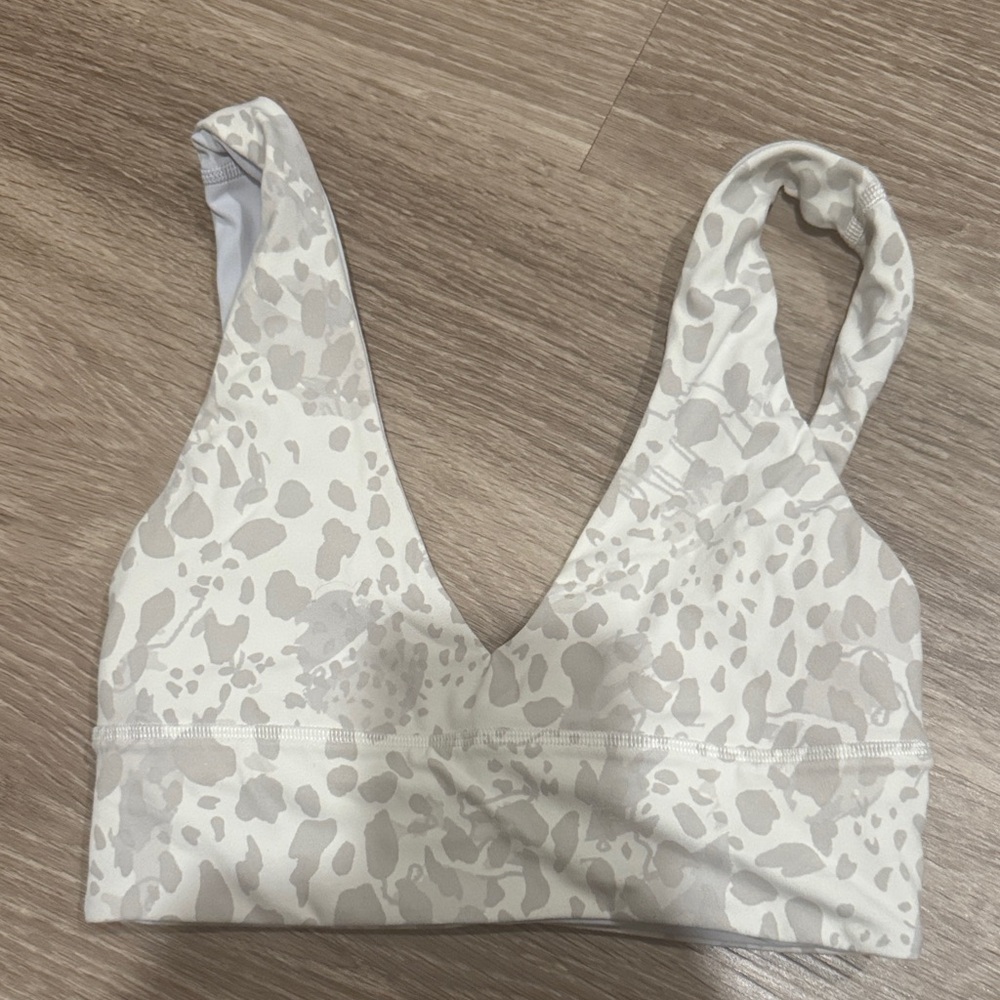 Women's lulu bra size 4